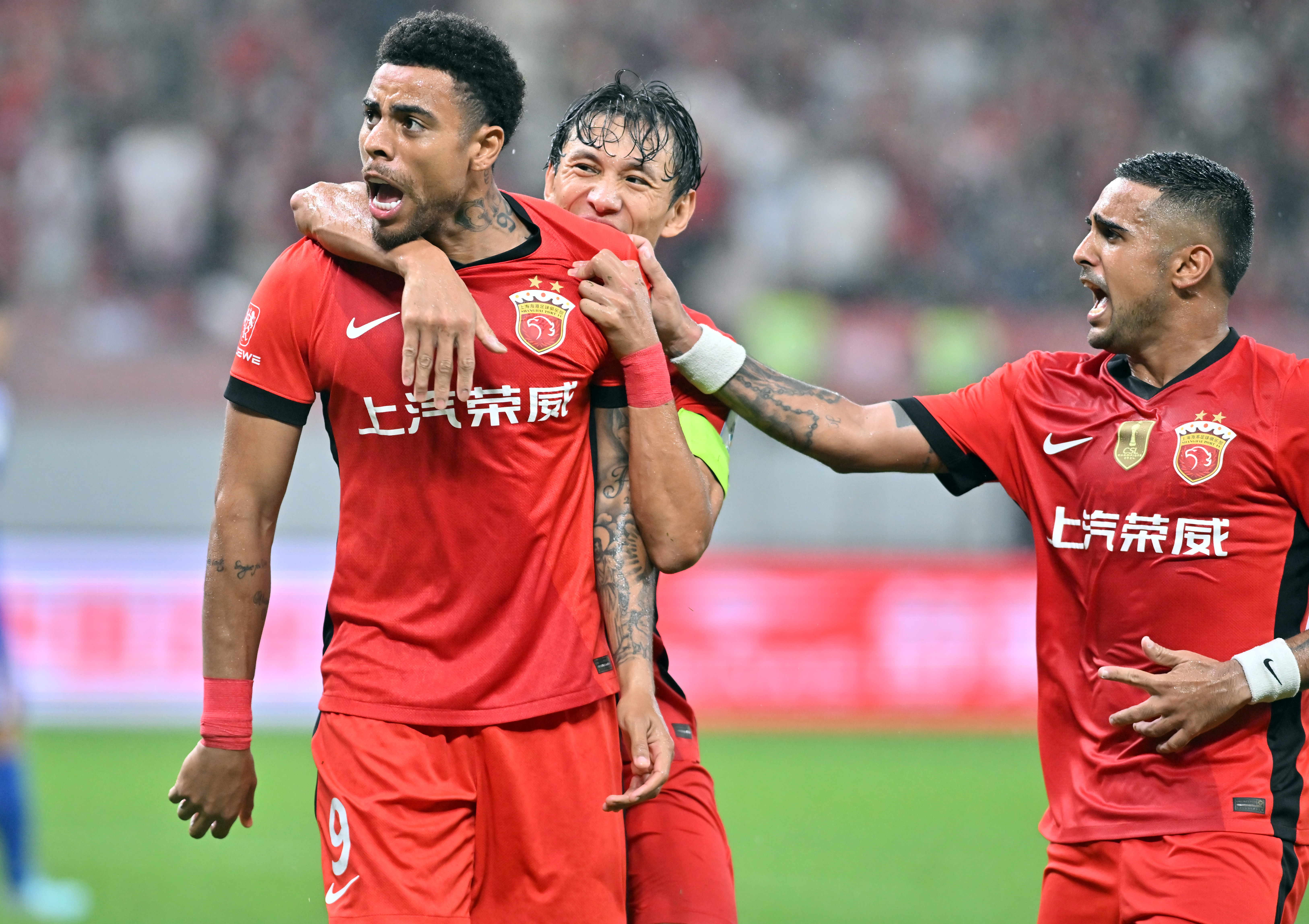 国际比赛日里昂止住颓势:意大利杯节点到来,质疑声仍在,更衣室氛围转暖 国际比赛日里昂止住颓势:意大利杯节点到来,质疑声仍在,更衣室氛围转暖