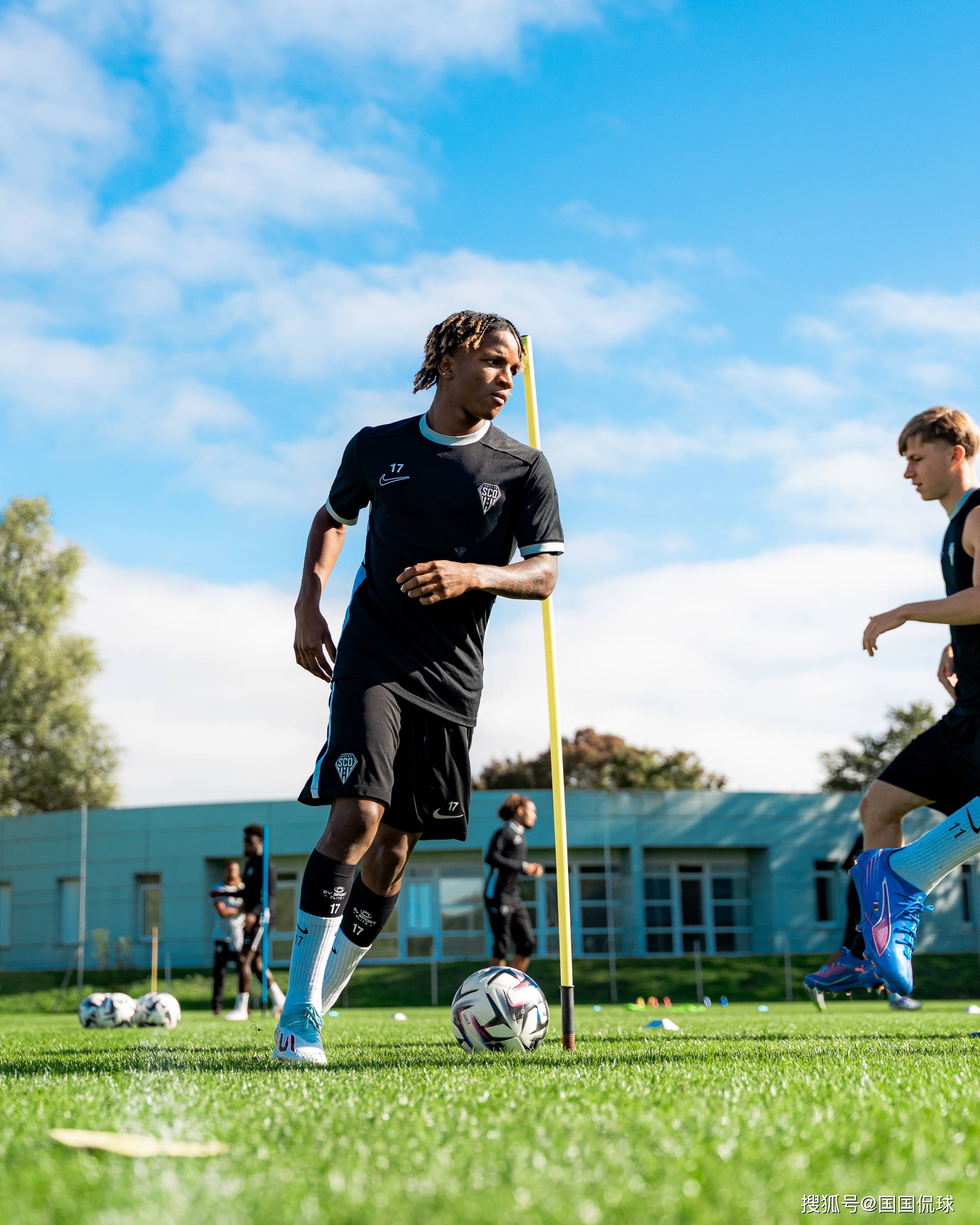 直播-包含赛后上海久事备战法甲，主帅复盘细节曝光，球迷炸锅，赛程密集仍需轮换的词条-直播